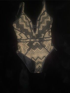 BECCA Black and Gold Wave-Pattern One-Piece SM